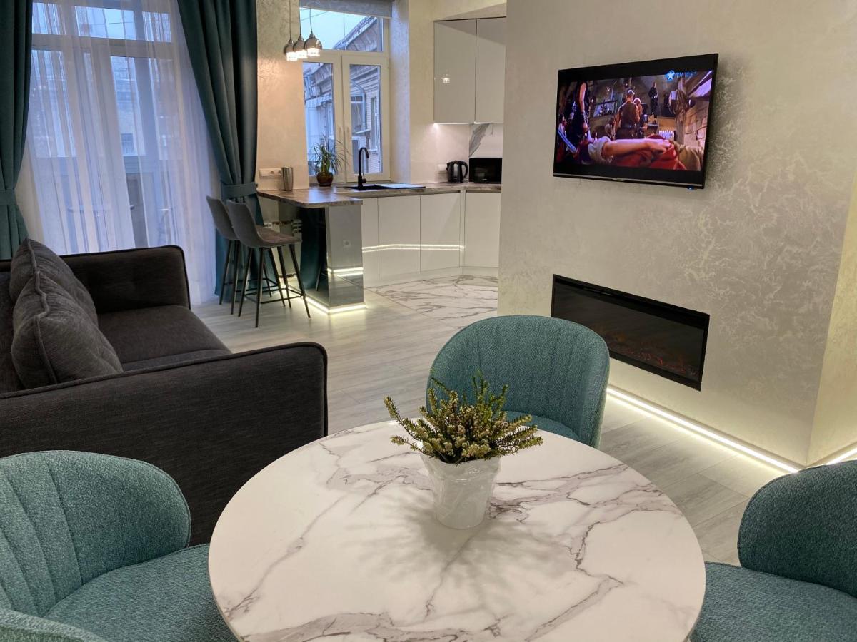 Panorama Luxury Apartment In The House With A Spire, A Historical Building In The City Centre Kharkov Luaran gambar