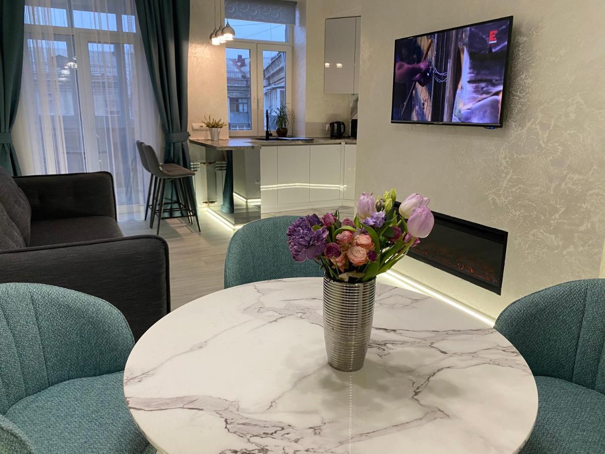 Panorama Luxury Apartment In The House With A Spire, A Historical Building In The City Centre Kharkov Luaran gambar