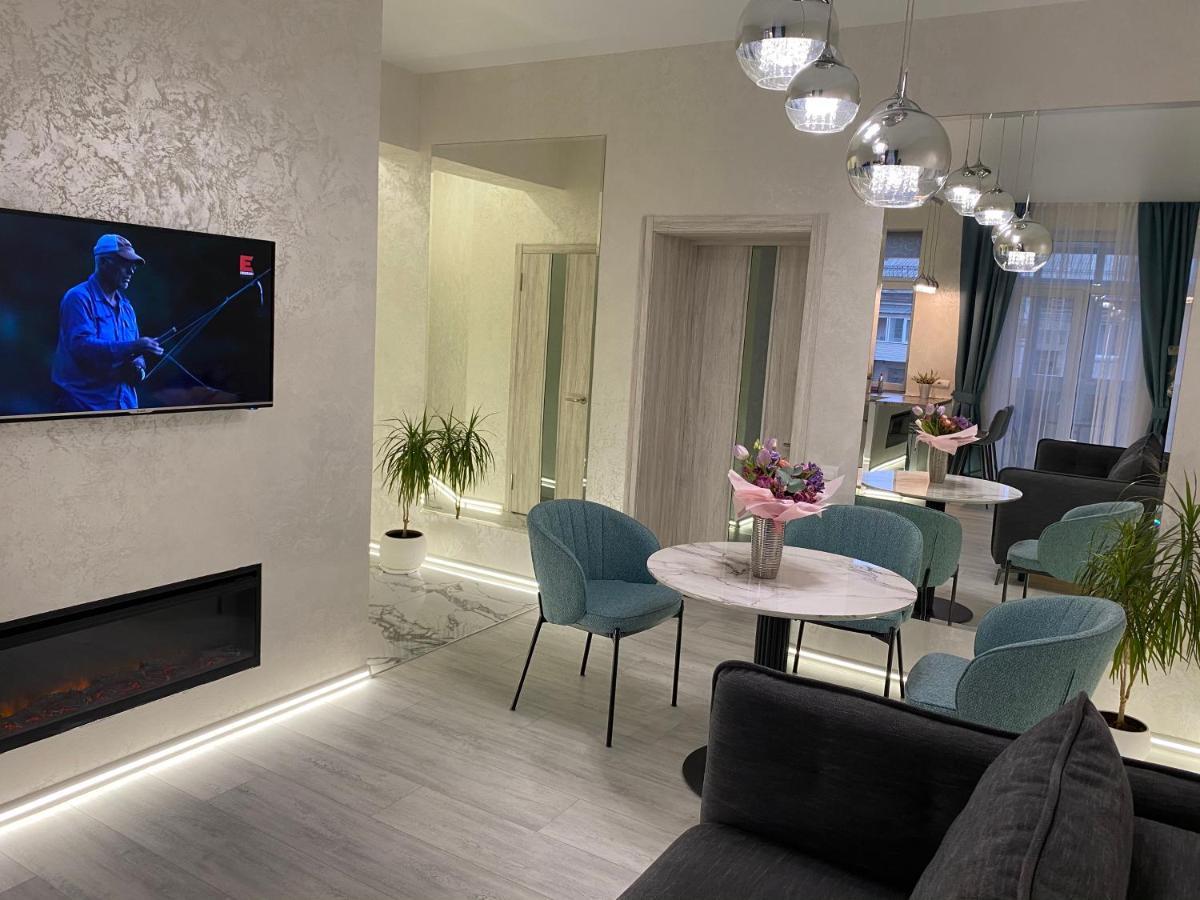 Panorama Luxury Apartment In The House With A Spire, A Historical Building In The City Centre Kharkov Luaran gambar