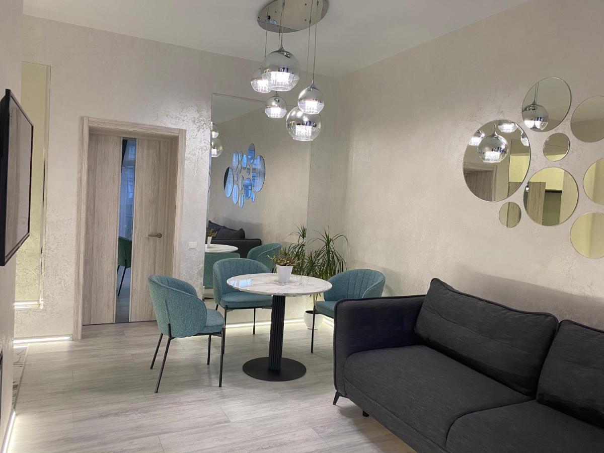 Panorama Luxury Apartment In The House With A Spire, A Historical Building In The City Centre Kharkov Luaran gambar