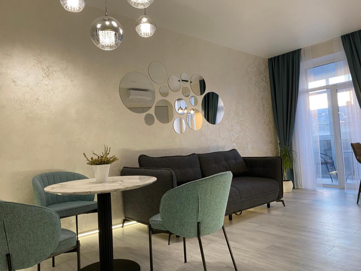 Panorama Luxury Apartment In The House With A Spire, A Historical Building In The City Centre Kharkov Luaran gambar
