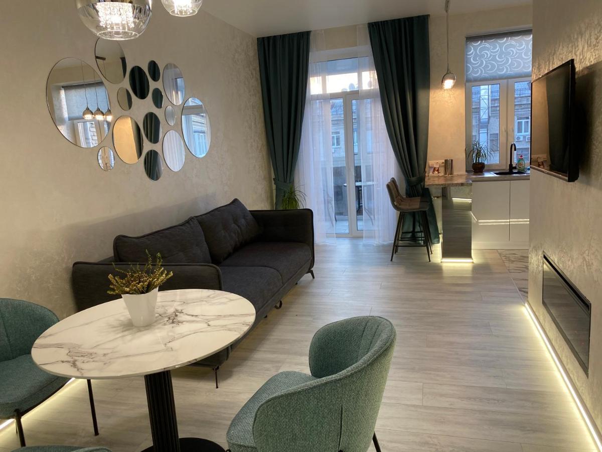 Panorama Luxury Apartment In The House With A Spire, A Historical Building In The City Centre Kharkov Luaran gambar